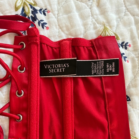 GORGEOUS red Victoria’s Secret corset top. - Picture 4 of 4